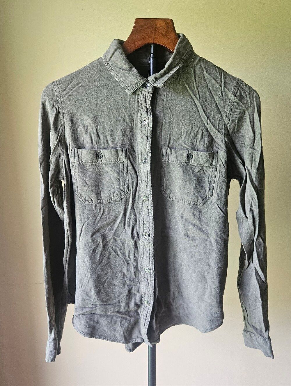 Mudd Light Olive Button-Up Shirt Size Small